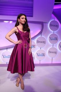 Soha Ali Khan feet photo 9