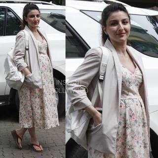 Soha Ali Khan feet photo 6