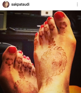 Soha Ali Khan feet photo 4