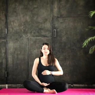 Soha Ali Khan feet photo 12