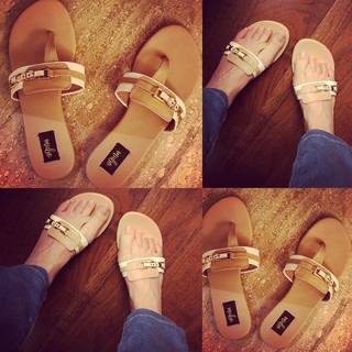 Soha Ali Khan feet photo 6