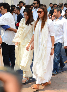Soha Ali Khan feet photo 16
