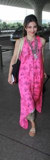 Soha Ali Khan feet photo 13