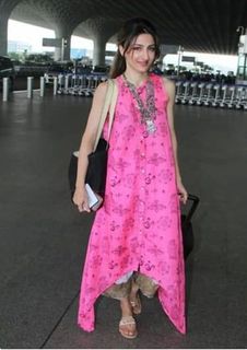 Soha Ali Khan feet photo 11