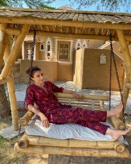 Soha Ali Khan feet photo 16