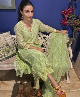 Soha Ali Khan feet photo 3