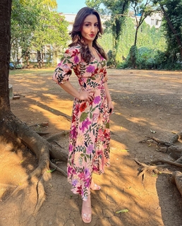 Soha Ali Khan feet photo 14