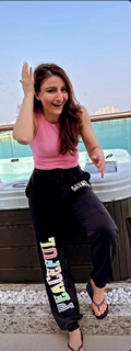 Soha Ali Khan feet photo 11
