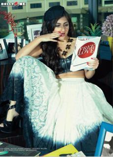 Soha Ali Khan feet photo 11