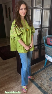 Soha Ali Khan feet photo 3
