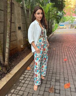 Soha Ali Khan feet photo 18