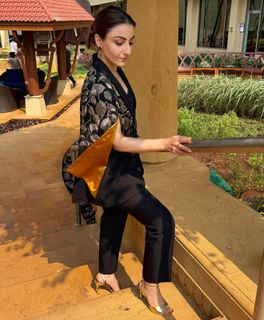 Soha Ali Khan feet photo 12