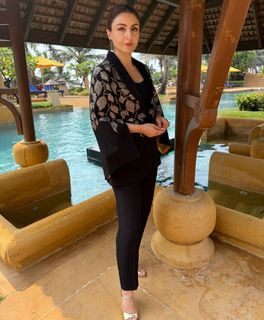 Soha Ali Khan feet photo 11