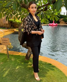Soha Ali Khan feet photo 10