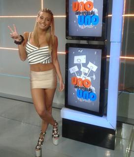 Sol Pérez feet photo thumbnail