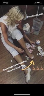 Sol Pérez feet photo thumbnail