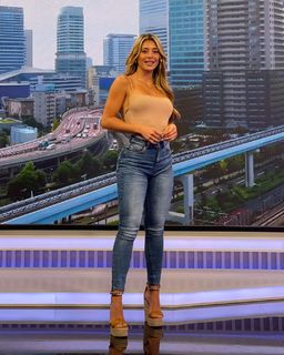 Sol Pérez feet photo thumbnail