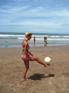 Sol Pérez feet photo thumbnail