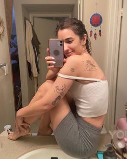 Sol Rodríguez feet photo thumbnail