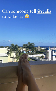 Sol Rodríguez feet photo thumbnail