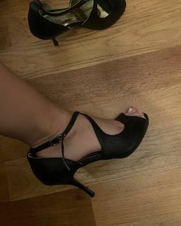 Sol Rodríguez feet photo thumbnail