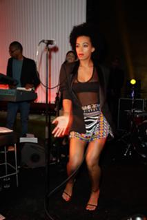 Solange feet photo thumbnail