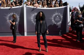 Solange feet photo thumbnail