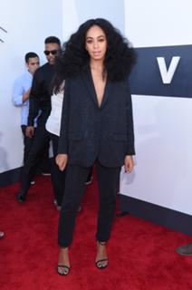 Solange feet photo thumbnail