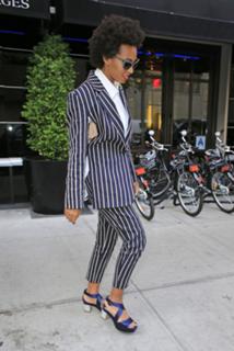 Solange feet photo thumbnail