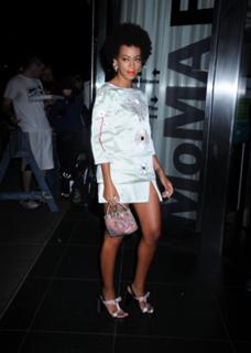 Solange feet photo thumbnail