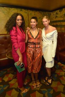 Solange feet photo thumbnail