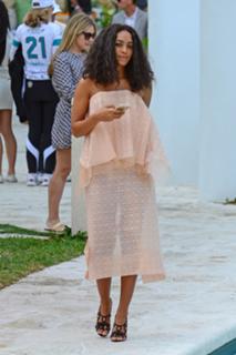 Solange feet photo thumbnail