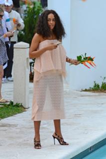 Solange feet photo thumbnail