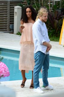 Solange feet photo thumbnail