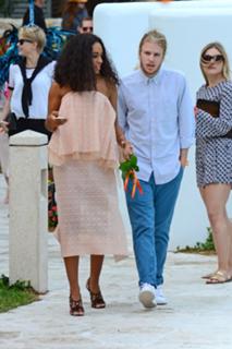 Solange feet photo thumbnail