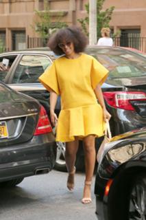 Solange feet photo thumbnail