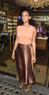 Solange feet photo thumbnail