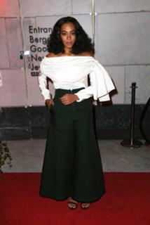 Solange feet photo thumbnail