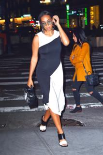 Solange feet photo thumbnail