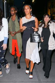 Solange feet photo thumbnail