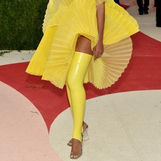 Solange feet photo thumbnail