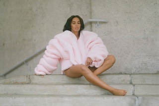 Solange feet photo thumbnail