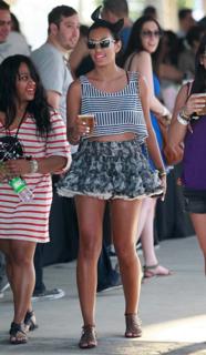 Solange feet photo thumbnail