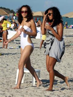 Solange feet photo thumbnail