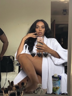 Solange feet photo thumbnail