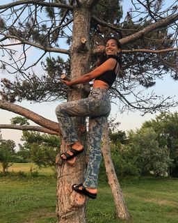 Solange feet photo thumbnail