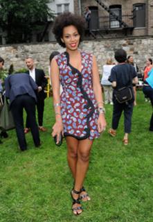 Solange feet photo thumbnail