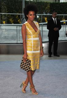 Solange feet photo thumbnail