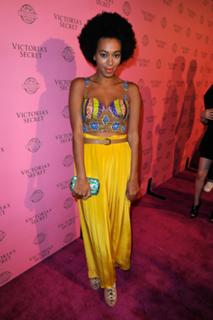 Solange feet photo thumbnail