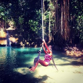 Solange feet photo thumbnail